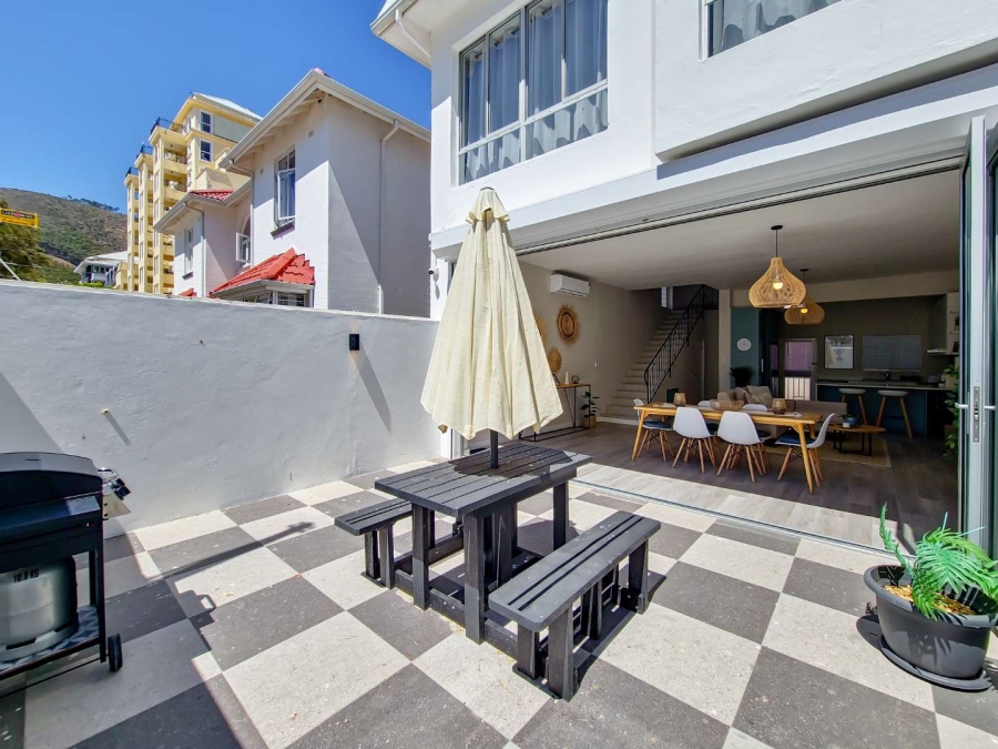 3 Bedroom Property for Sale in Sea Point Western Cape